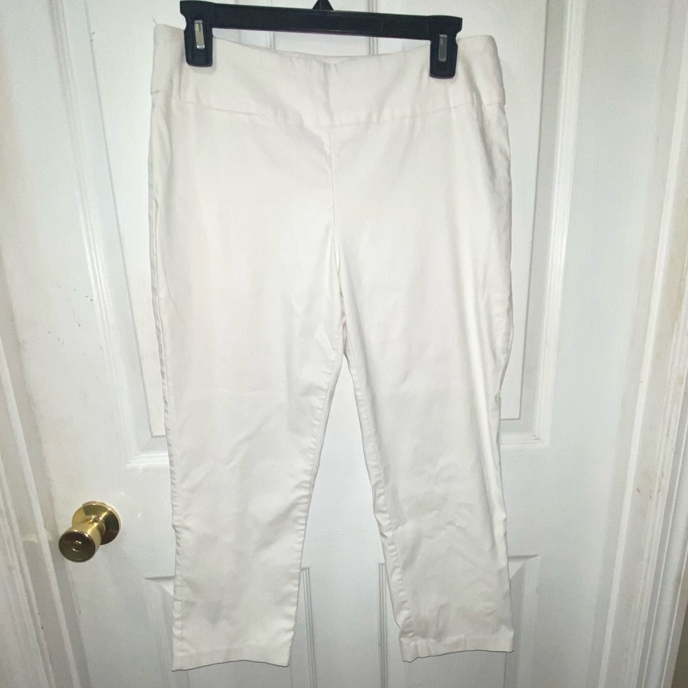 CONTEMPORARY White Capri pull on Pants